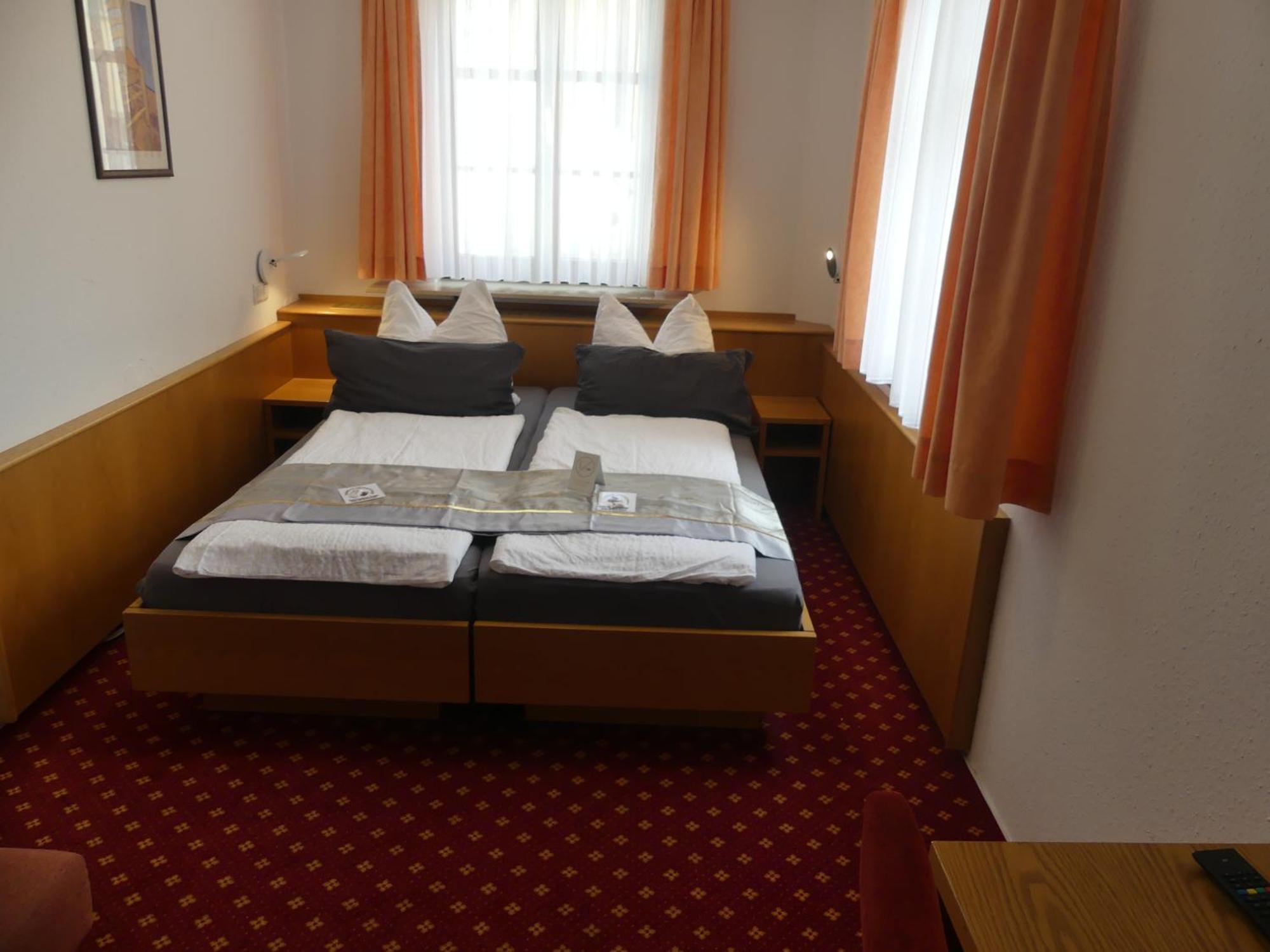 Hotel Traube 锡格马林根 外观 照片